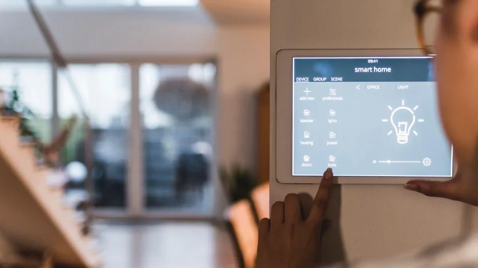 Baltijos šalių gyventojai taupo energiją tik prireikus: Lietuva pirmauja pagal investicijas į saulės elektrines