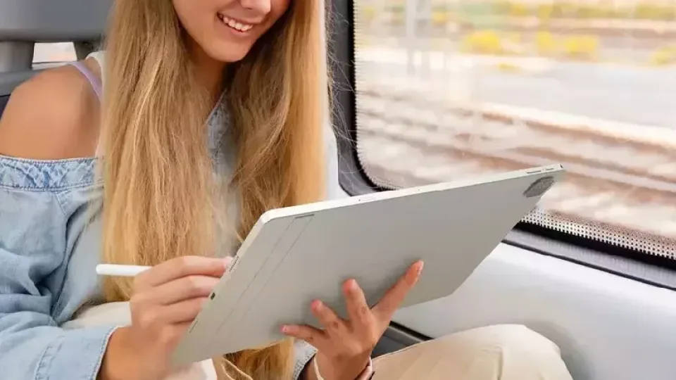 Pristatytas „Acer Iconia X12“ planšetinis kompiuteris su „MediaTek“ lustu ir dideliu AMOLED ekranu