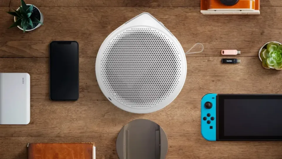 „BenQ“ pristatė „GV32“ nešiojamą vaizdo projektorių su „Google TV“ ir 18W garsiakalbių sistema