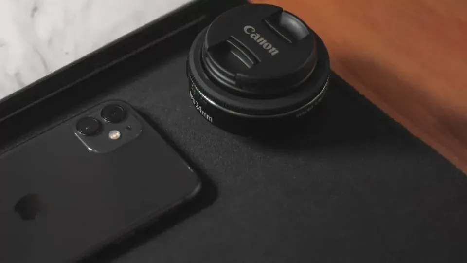 „Canon“ gali žengti į telefonų rinką: planuojamas bendradarbiavimas su vienu iš gamintojų, aiškėja galimas kandidatas