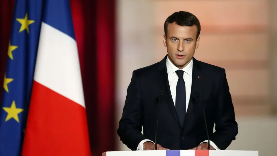 Macronas siunčia aiškų signalą: Europa pasiruošusi suteikti saugumo garantijas Ukrainai, bet karas nesibaigia