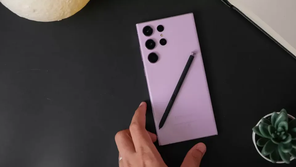 Dirbtinio intelekto galimybės pasiekia dar daugiau „Samsung“ telefonų turėtojų: jau dabar galite įsidiegti didžiulį atnaujinimą, pasitikrinkite, ar jis prieinamas jūsų telefonui