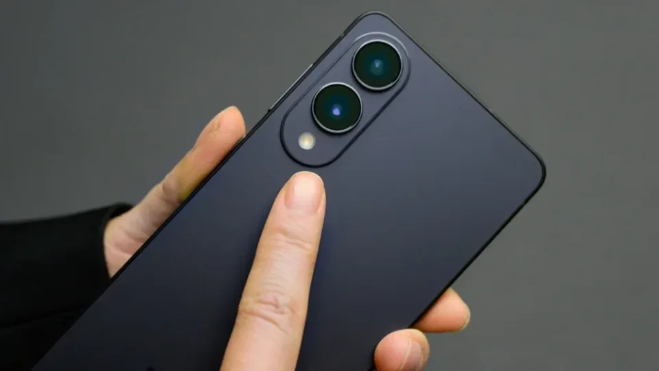 „Samsung Galaxy S26 Edge“ išmanusis telefonas bus neįtikėtinai plonas ir turės didesnės talpos bateriją