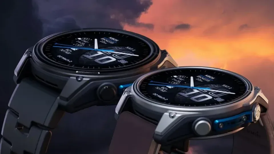 „Garmin“ pristatė „D2 Mach 2“ išmanųjį laikrodį su detaliais spalvotais žemėlapiais ir žibintuvėliu