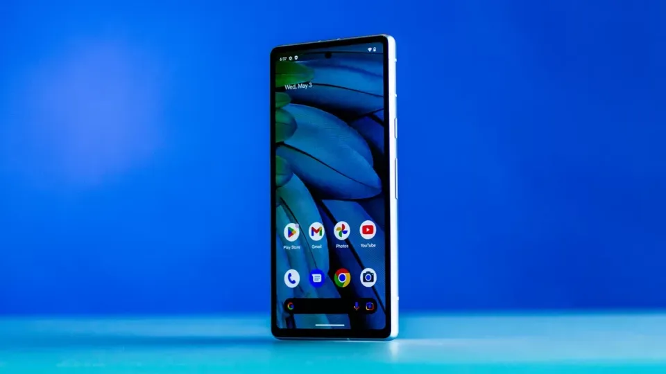 Daugėja informacijos apie naująjį „Google Pixel 8a“ telefoną: pasirodė nuotraukos, atskleidžiančios dizaino ypatumus, žinomos ir pagrindinės savybės