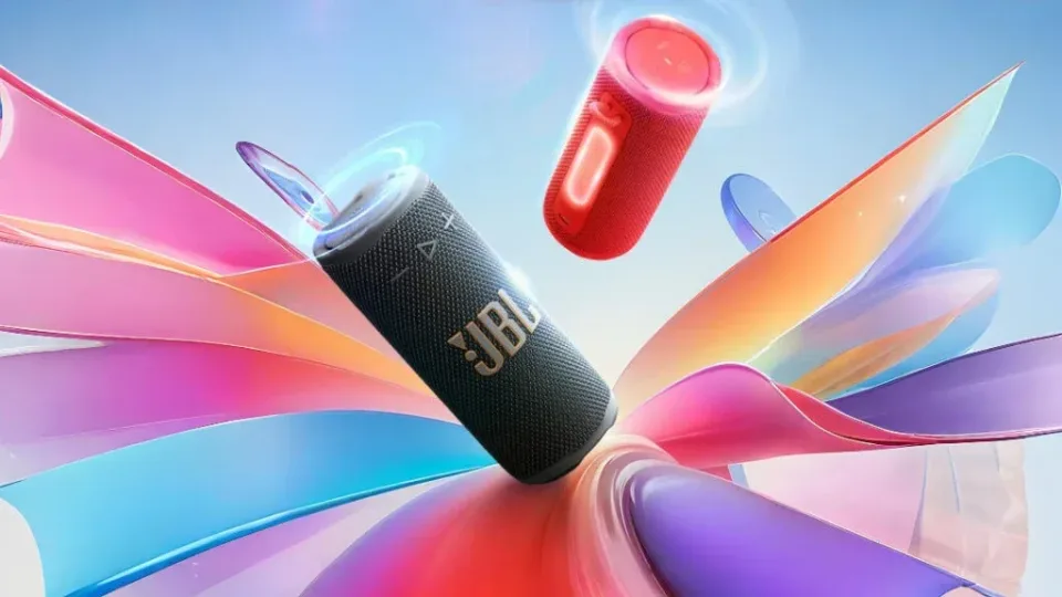 JBL pristatė „Grip“ serijos garso kolonėlę su IP68 atsparumu, dinaminėmis šviesomis ir ilgai veikiančia baterija