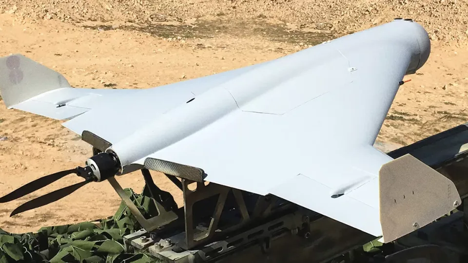 Rusija kare griebiasi neįtikėtinų technologinių sprendimų: Ukrainoje galimai aptikti net ir savižudžiai dronai