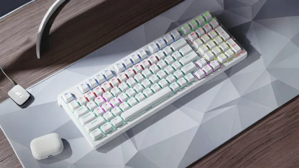 „Lenovo“ pristatė naująją „Aurora GK10“ mechaninę klaviatūrą, kuri nustebins savo galimybėmis ir kaina