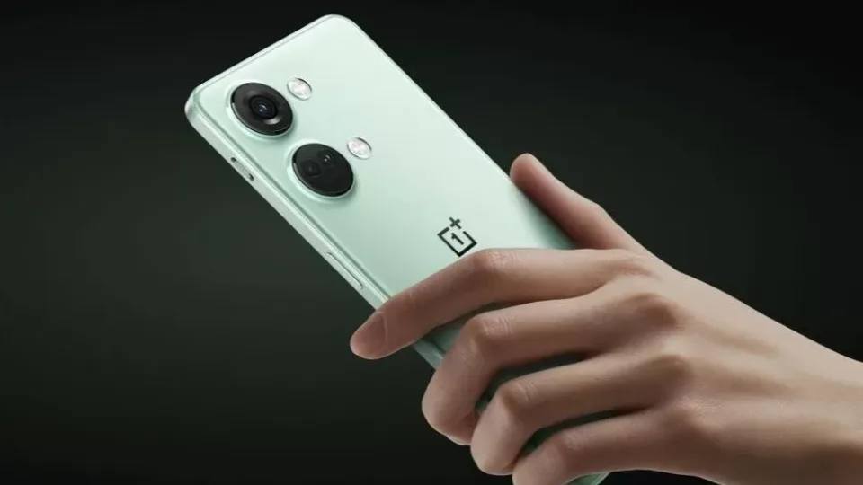 „OnePlus“ ruošiasi pristatyti itin galingą ir kompaktišką išmanųjį telefoną: aiškėja pagrindinės specifikacijos, naudos galingąjį „Qualcomm“ procesorių