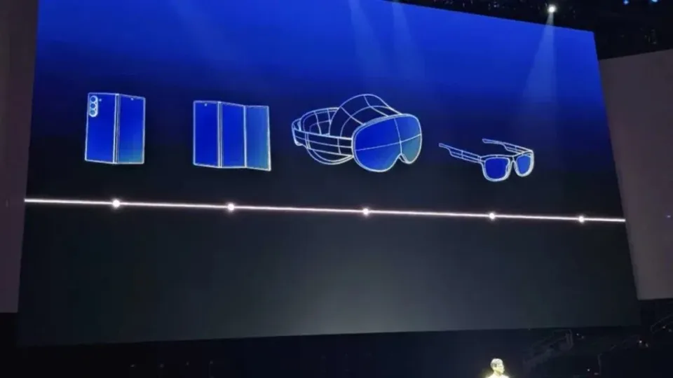 „Samsung“ ruošia alternatyvą „Huawei“ sukurtam šedevrui, „Galaxy Unpacked“ renginio metu paaiškėjo, kada gali įvykti oficialus pristatymas