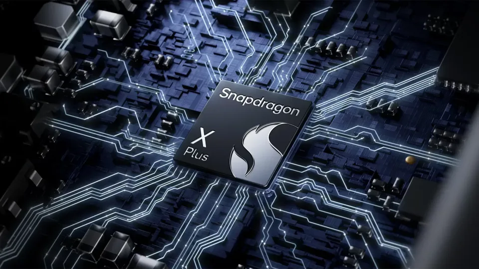 „Qualcomm“ oficialiai pristatė naująjį „Snapdragon X Plus“ mikroschemų rinkinį: nešiojamiems kompiuteriams skirtas lustas pasiūlys išskirtines dirbtinio intelekto galimybes