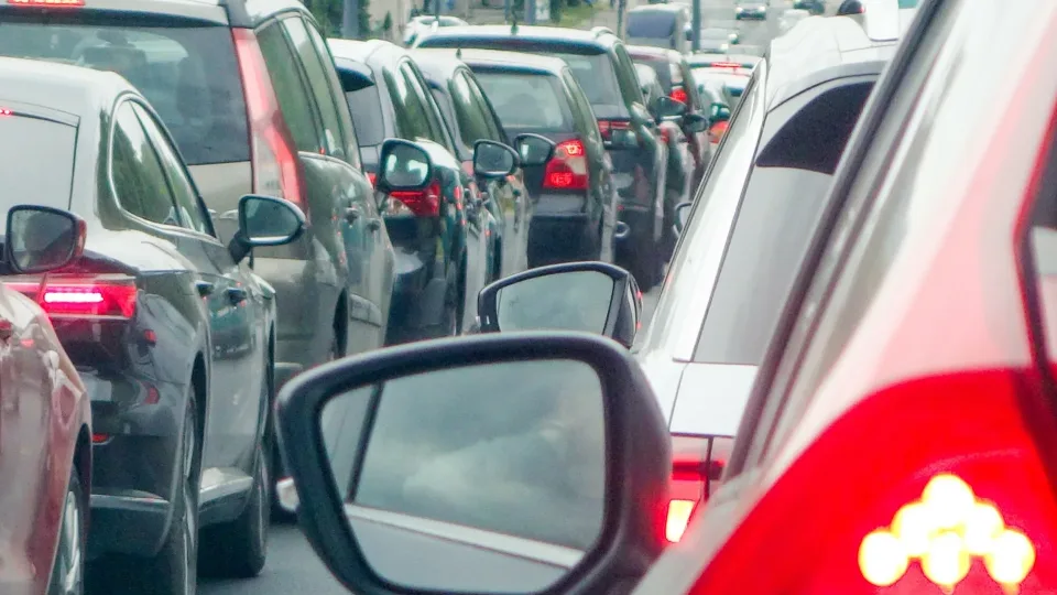 Toks vairavimas gadina jūsų automobilio variklį: įvardijo kritines klaidas, kurių privalu vengti visiems