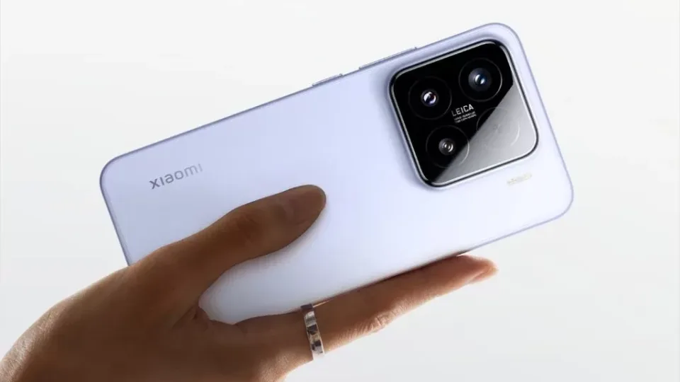 „MWC 2025“ parodos metu pademonstruotas išskirtinis „Xiaomi 15“ išmaniojo telefono variantas, šis sprendimas patiks fotografijos megėjams