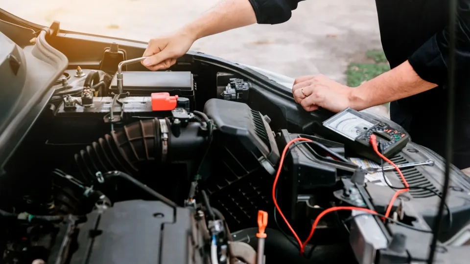 Neignoruokite šių ženklų: jeigu automobilis užsiveda vis sunkiau, tuomet veiksmų būtina imtis dabar