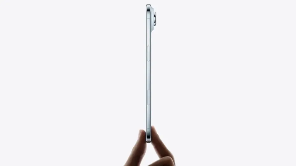 Dar vienas „Apple“ fiasko? Bendrovė mažina plonojo „iPhone Air“ telefono modelio gamybą