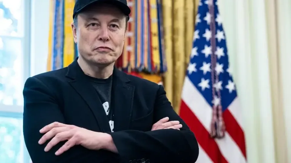 Muskas ir vėl sukėlė diskusijų audrą: pareiškė, kad „Tesla“ likimas priklausys tik nuo vieno sprendimo
