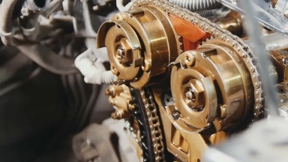 Patyrę mechanikai prakalbo apie dažną vairuotojų klaidą: pasitikėjimas gamintoju kartais kainuoja labai daug