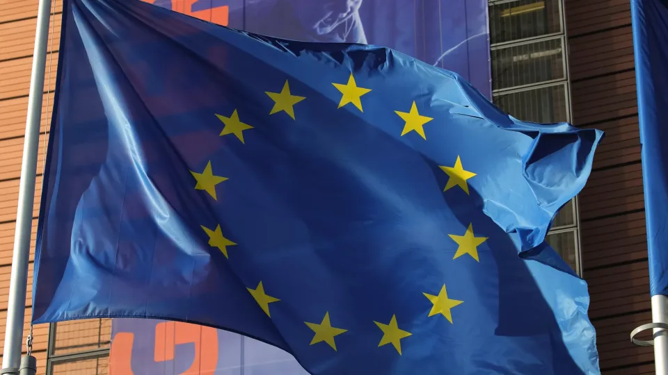 Kyla įtampa tarp ES narių? Atskleidė dvigubus Europos Sąjungos standartus, diplomatinis žemės drebėjimas