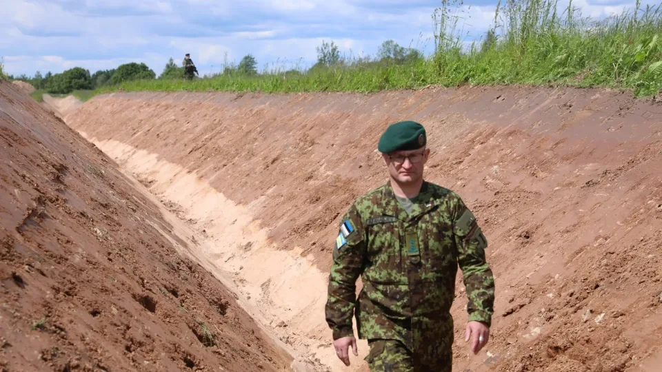 Estija ruošiasi galimai Rusijos grėsmei: kasa griovius ties pasieniu, statomi bunkeriai, ruošiamasi blogiausiam