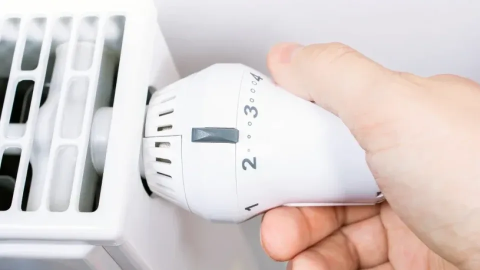 Pokyčiai šildyme kirto netikėtai, tūkstančiai gyventojų priversti atsisakyti senų sistemų