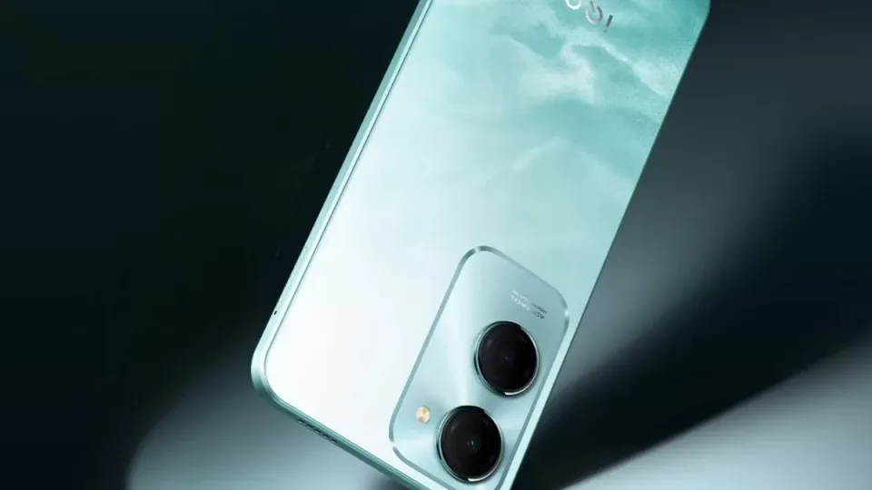 „iQOO“ ruošiasi dar vieno telefono pristatymui: aiškėja, kokiomis savybėmis pasižymės „Z10 Lite“ modelis