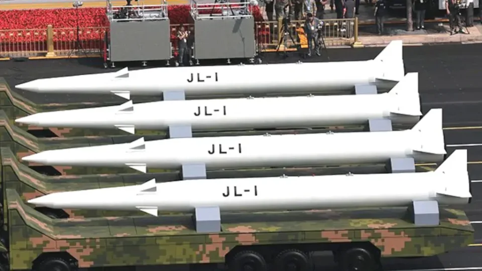 Kinija pristatė ginklą, kuris pasaulyje neturi jokių analogų: „JL 1“ gali smogti iš oro ir apeiti gynybą