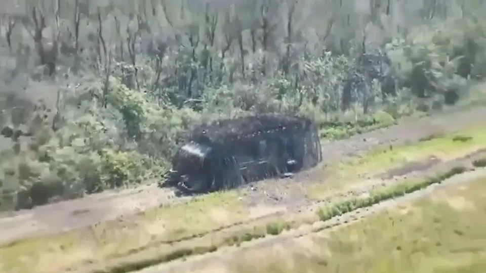 Įspūdingas Ukrainos kariuomenės smūgis: gausybė dronų sunaikiną svarbų rusų ginkluotės vagoną