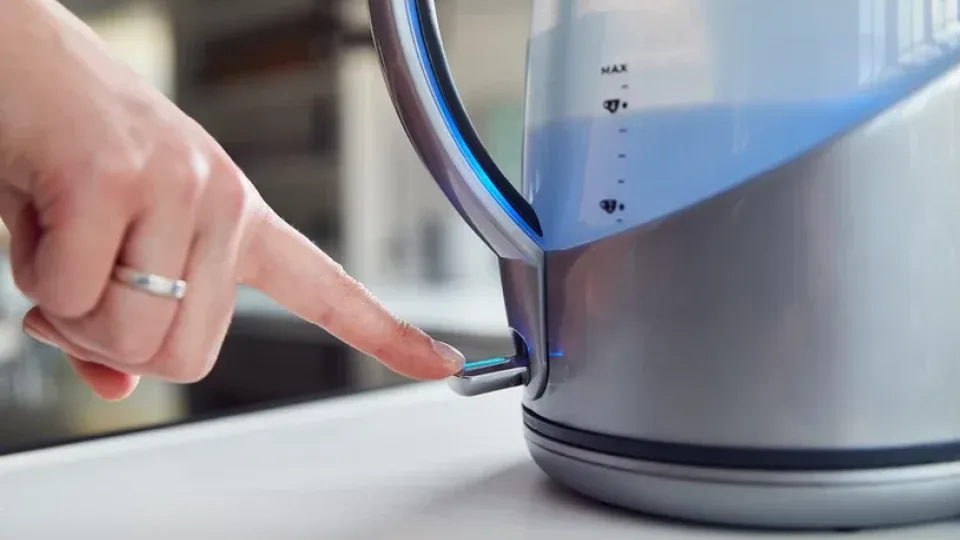 Sąskaitos už elektrą auga it ant mielių? Vienas arbatos puodelis gali būti brangesnis nei jūs galvojate