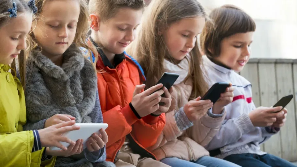 Svarbus RRT priminimas: mokyklos ir bibliotekos privalo užtikrinti vaikų saugumą internete