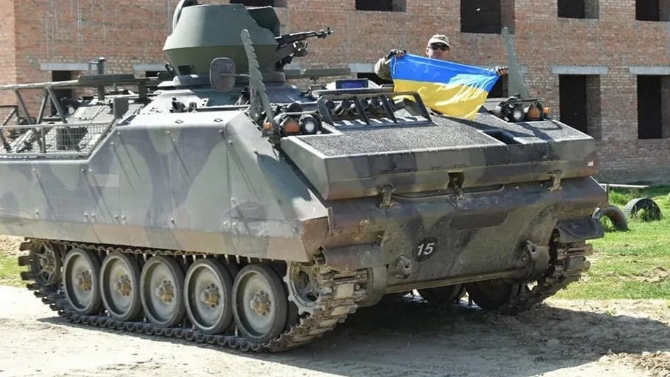 Net sena geležis gali būti vertingesnė už modernų blizgesį: kaip „M113“ išgelbėjo po minosvaidžio smūgio