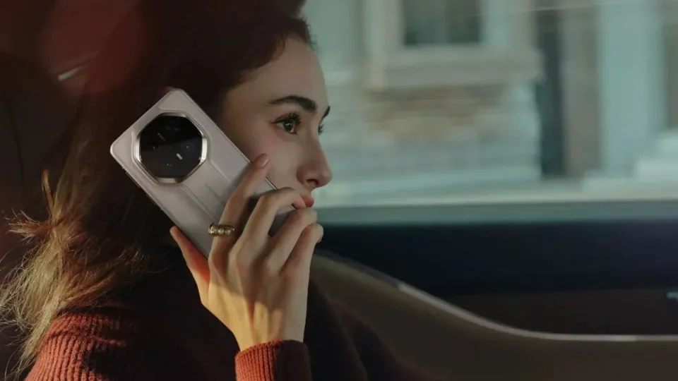 Naujieji „Huawei“ išmanieji telefonai susilaukia didžiulio susidomėjimo, o tai gali tapti tikru galvos skausmu pačiam gamintojui, gali turėti rimtų problemų