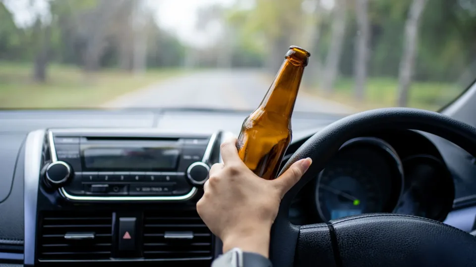 Alkoholio negėrė, bet vis tiek gavo baudą: pasirodo, kad net nealkoholinis alus gali pridaryti problemų