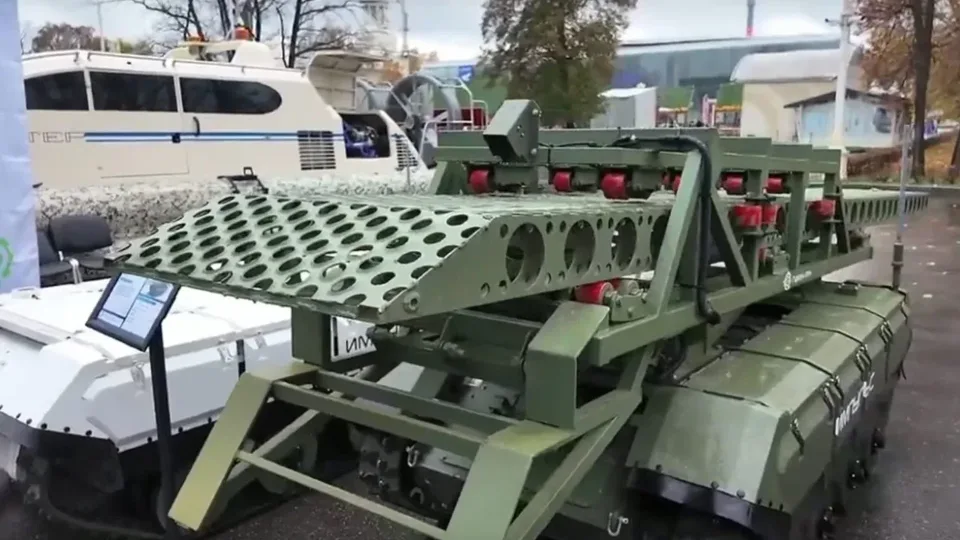 Naujas Rusijos išradimas šokiravo ekspertu: pademonstravo tiltą-robotą, galintį veikti be žmogaus