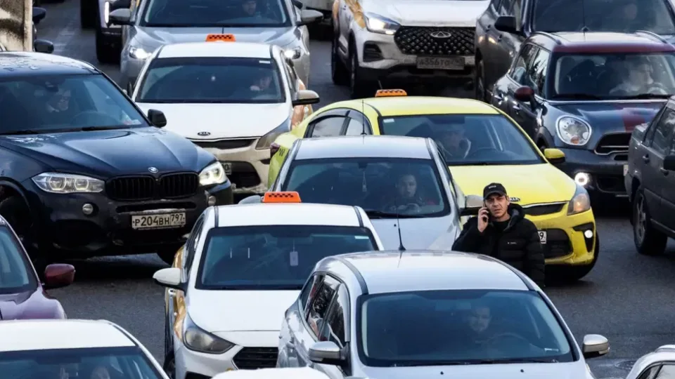 Rusai tuoj sugrįš į visišką akmens amžių: Kremliaus priimami mokesčiai varo į neviltį šalies gyventojus, o kai kurie galės susikrauti įspūdingo dydžio turtus