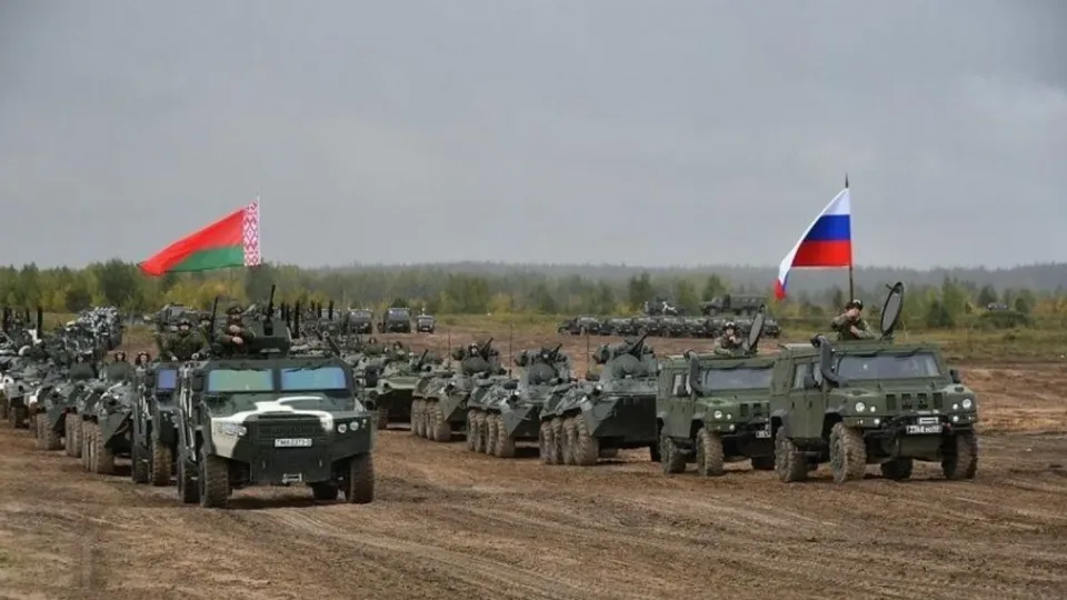 Pratybos ar pasiruošimas dar vienam kariniam konfliktui? NATO su nerimu stebi tai, kas vyksta Baltarusijoje