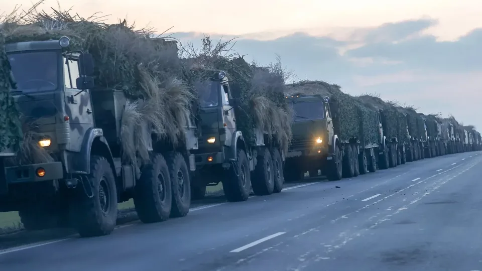 Atskleistas naujausias Putino sumanymas: užfiksuotas link Ukrainos judantis milžiniškas konvojus