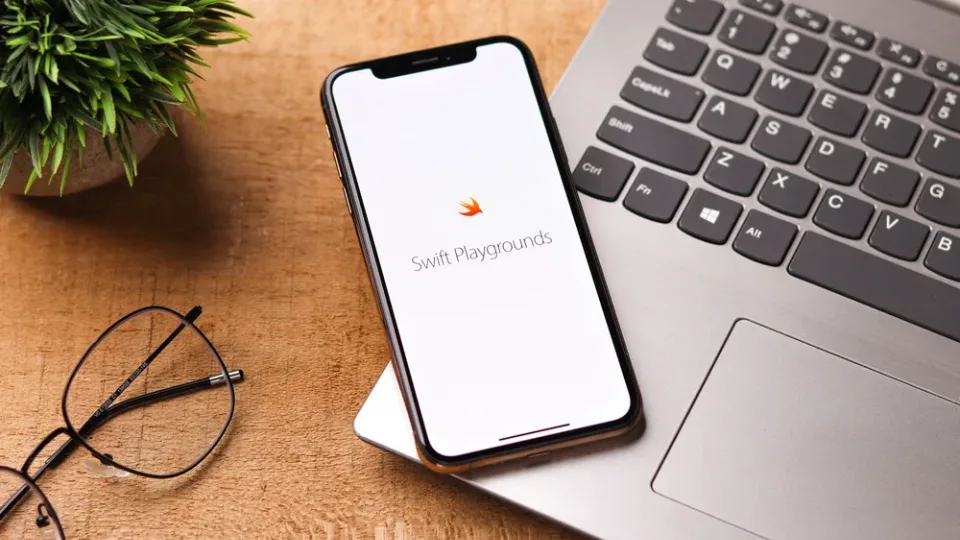 „Apple“ žengė netikėtą žingsnį: bendrovės programavimo kalba galės būti naudojama ir „Android“ sistemoje
