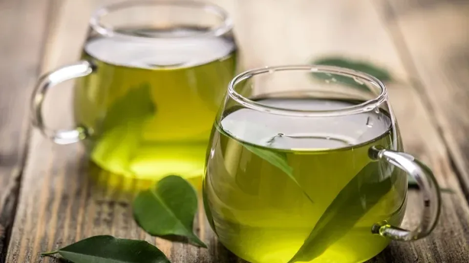 Žalia arbata gali padaryti daugiau žalos nei suteikti naudos, gydytojai siunčia svarbų įspėjimą daugeliui