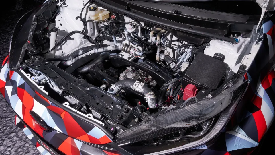 „Toyota“ kuria įspūdingą benzininį variklį, kuris pasiūlys ne tik galią, bet ir mažą taršą