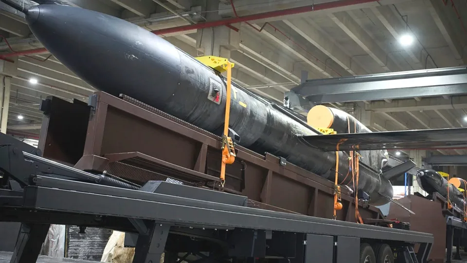 Ukraina panaudojo naują ginklą: „Flamingo“ raketos smogė Rusijos objektams, Kremliuje kilo panika