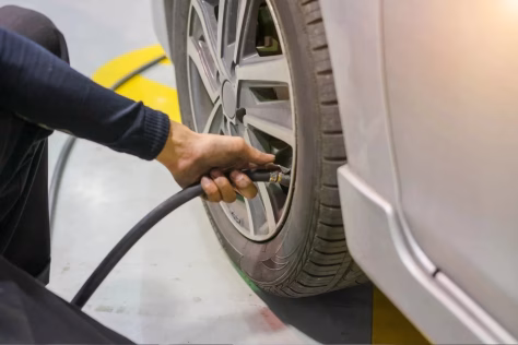 Daugelis vairuotojų vis dar daro šią klaidą: viena klaida su padangų slėgiu gali kainuoti labai brangiai