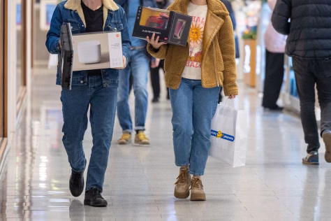 Parduotuvių atstovų patarimai: populiariausios dovanos ir gudrybės, kaip išvengti eilių