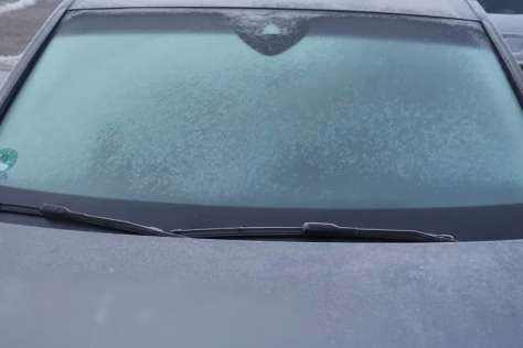 Žiemos košmaras ryte: kaip greitai išlaisvinti prišalusius valytuvus jų nesugadinant