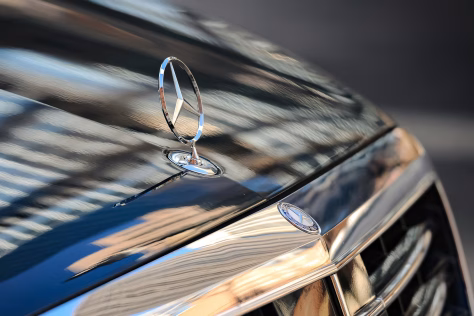 Šokas automobilių rinkoje: Kinijoje nauji automobiliai kainuoja beveik perpus pigiau nei Europoje