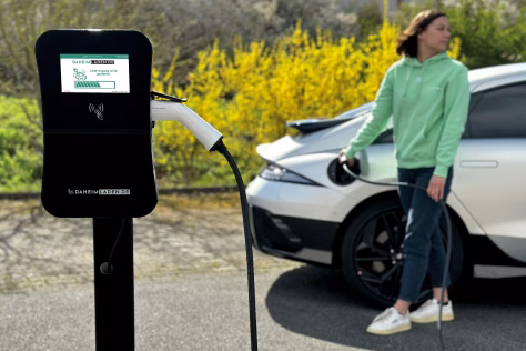 Elektromobilių planai pakibo ant plauko: nauji sprendimai gali sustabdyti įkrovimo plėtrą visoje šalyje