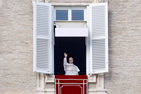 Popiežius vyksta į migrantų salą: Leono XIV vizitas Lampedūzoje kelia audras visoje Europoje