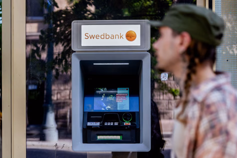 „Swedbank“ įspėja visus gyventojus: pasirūpinkite grynaisiais dabar, paskui gali būti per vėlu