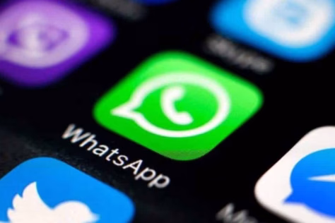 Revoliucija susirašinėjimų programėlėse: įjungtas „WhatsApp“ žinučių vertimas vienu paspaudimu