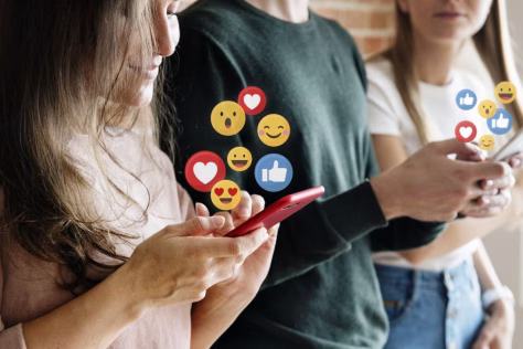 Pavargo nuo reklamos ir dirbtinio turinio: vis daugiau jaunimo atsisako socialinių tinklų