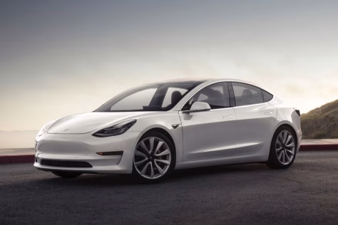 Vilnietė gimtadienio rytą sulaukė stulbinančios žinios: vienas iš keturių „Teleloto“ bilietų atnešė įspūdingą elektrinį automobilių